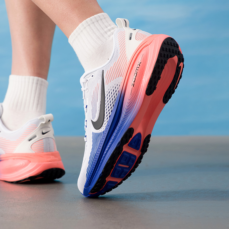 NIKE VOMERO 18 HM6803-114 Men' - огляд і ціна Lightweight Road Running Shoes